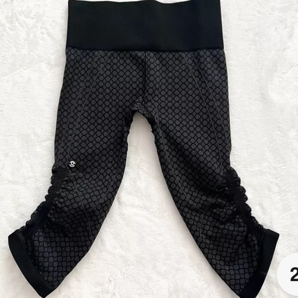 Lululemon Legging Capri Scrunch, 6 - Picture 3 of 7